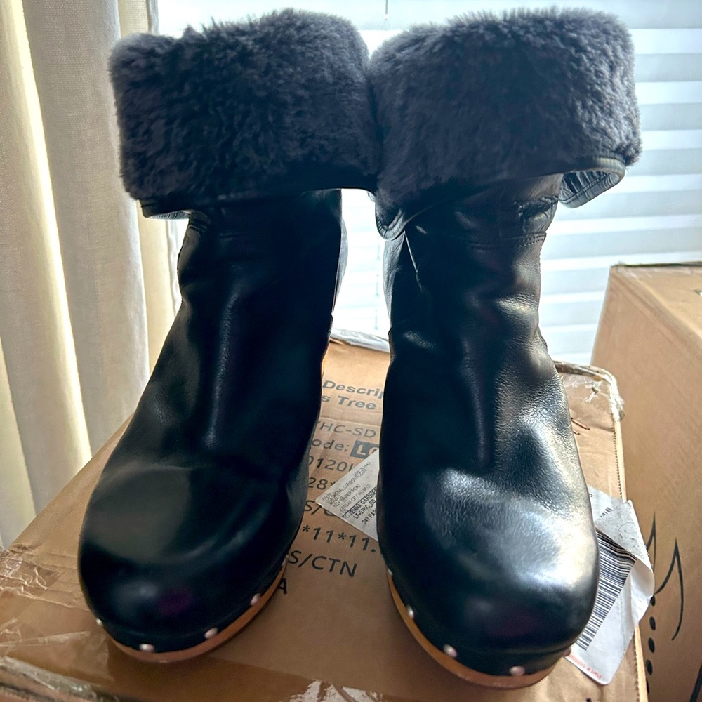 Black Leather Ugg Boots Size 9